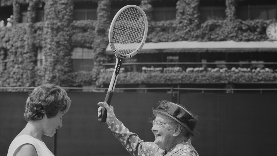 Charlotte no almoço para ex-campeões de Wimbledon, em 1961, quando o torneio completou 75 anos. FOTO: Robert Stiggins/Daily Express/Hulton Archive/Getty Images